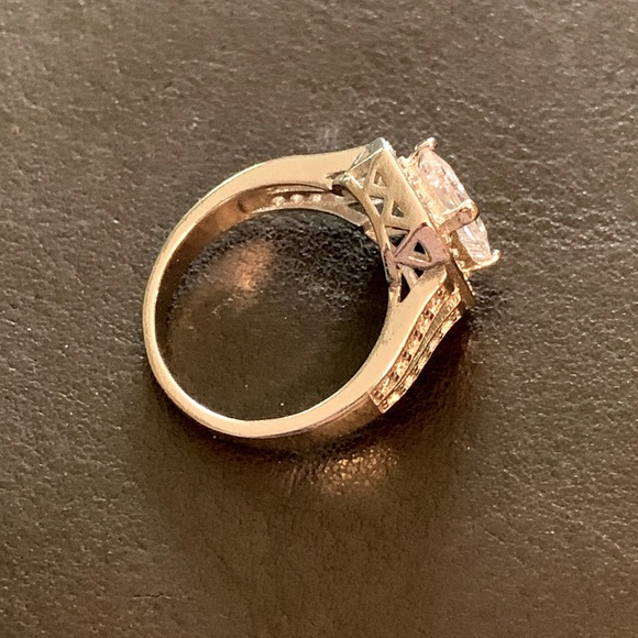 Size 8 silver dinner ring. Cubit zirconia. - Picture 7 of 8